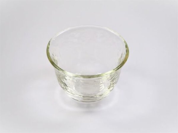 白瑠璃ガラス　雫文様ぐいのみ